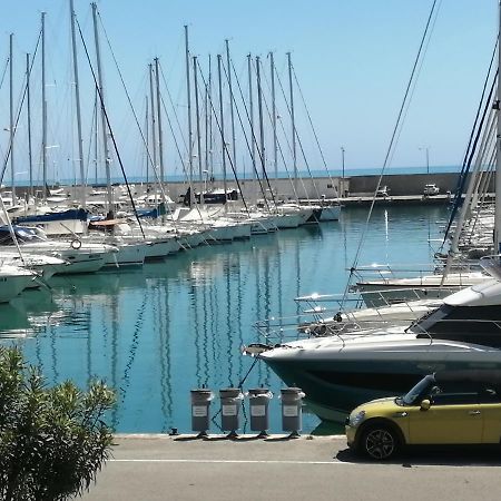 מנטון Joli Studio Bord De Mer, Clim, Balcon, Parking Prive מראה חיצוני תמונה
